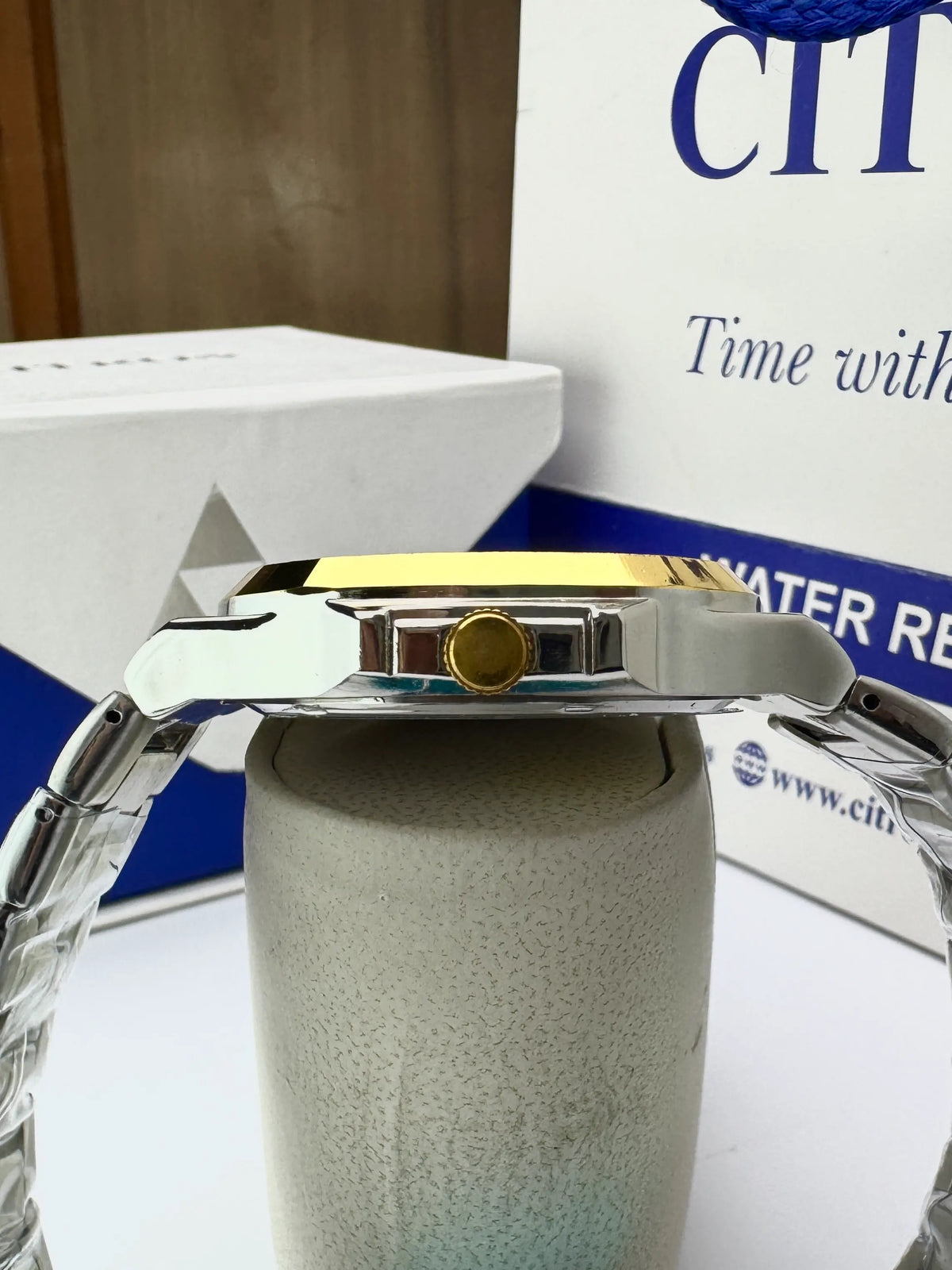 Citron CR-2505 men's octagon chain watch side profile showing the crown